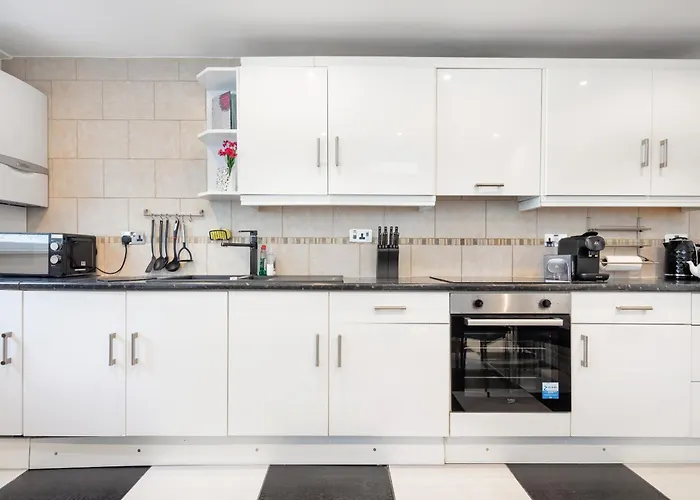 Perfect Location 2Bed 2Bath Apt Central London
