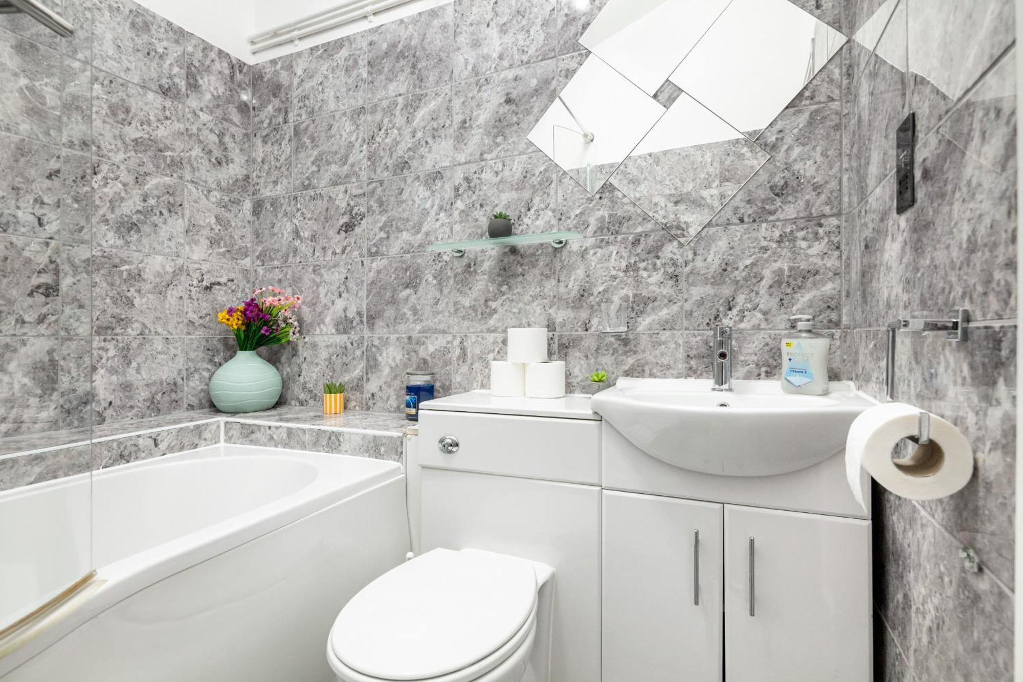Perfect Location 2bed 2bath Appartement *